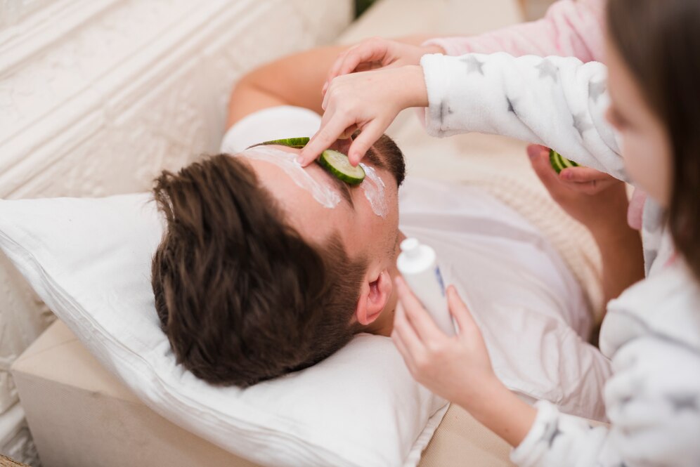 Terapia natural de masaje ocular en ambiente sereno